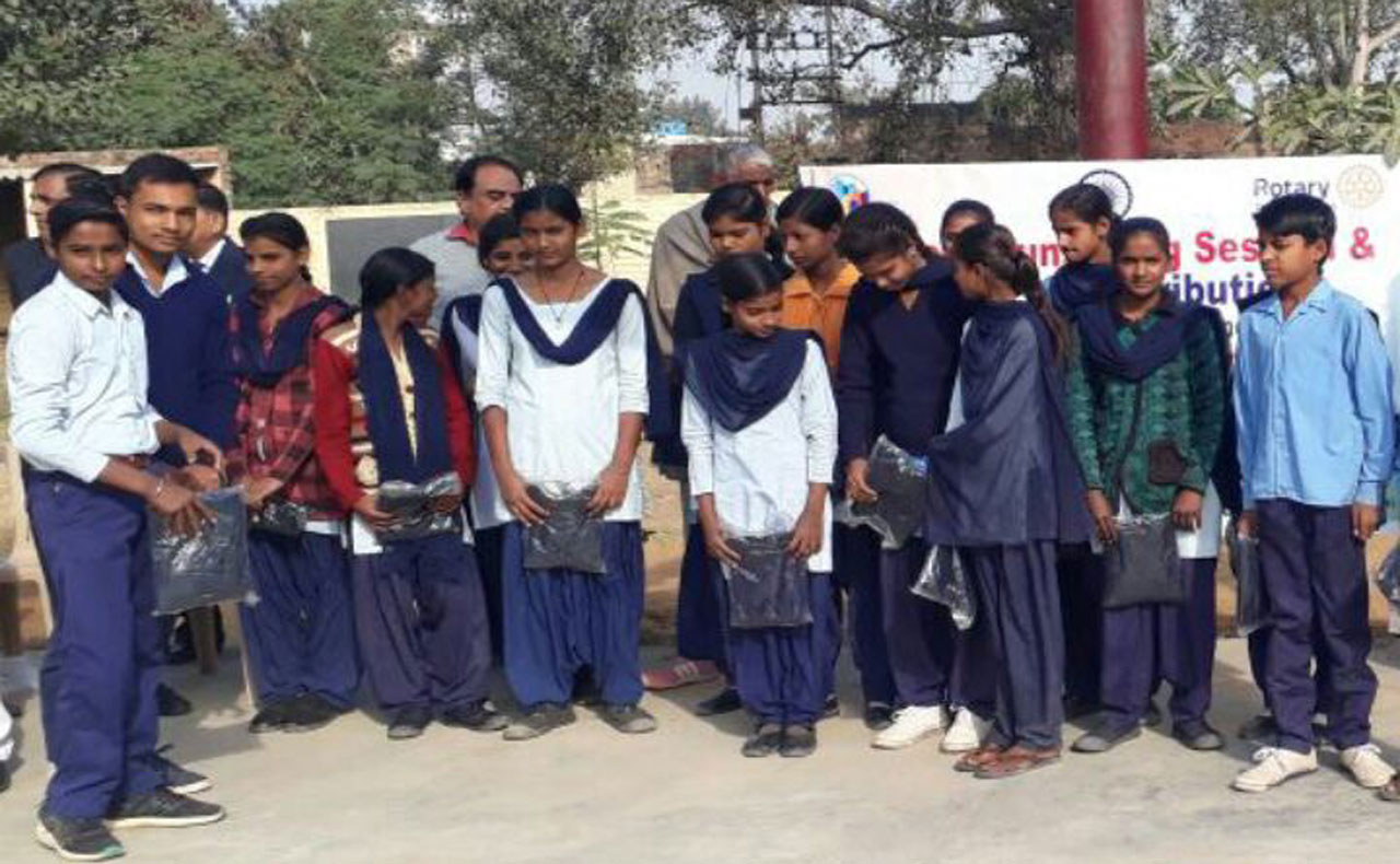 SWEATER DISTRIBUTION AND CARRER COUNSELLING PROGRAM AT GSSS AKERA (REWARI)