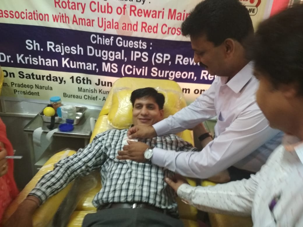 Rotary club of Rewari Main in association with Amar Ujala organized a blood donation camp at Civil Hospital, Rewari