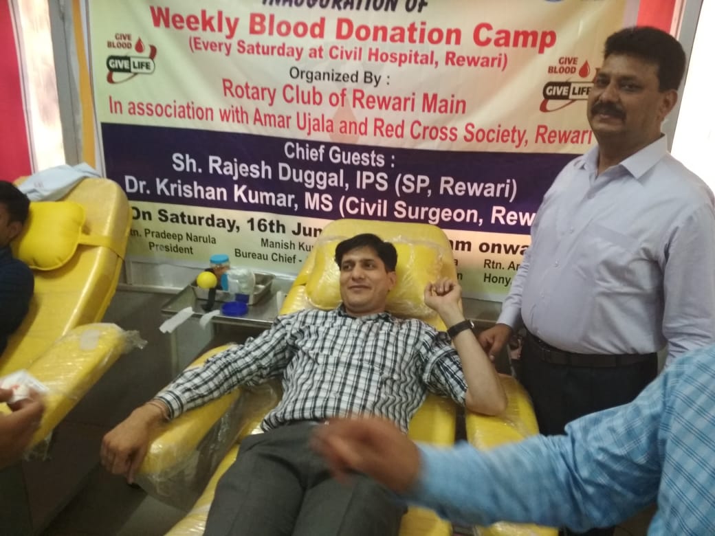 Rotary club of Rewari Main in association with Amar Ujala organized a blood donation camp at Civil Hospital, Rewari