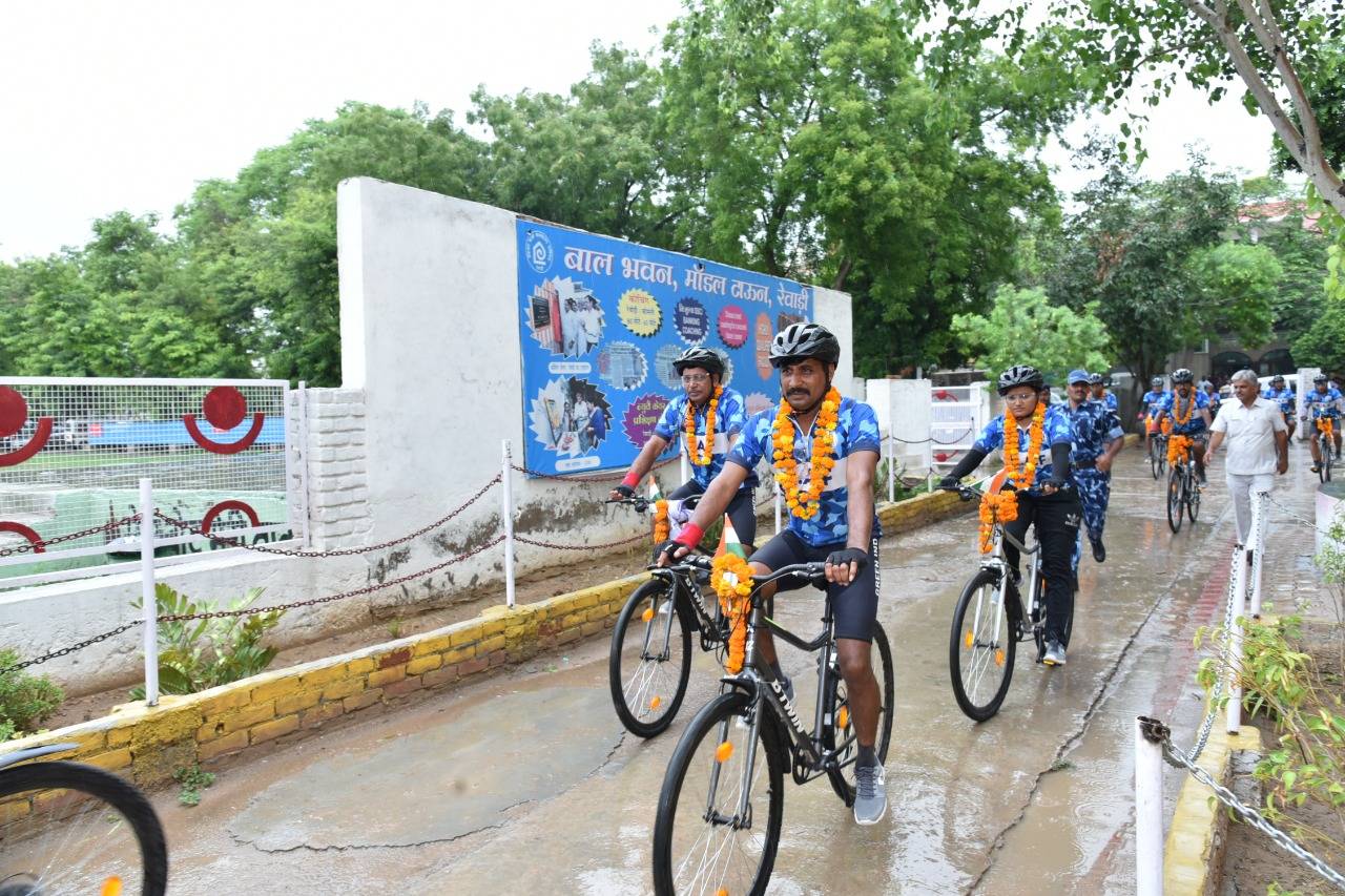 FELICITATION OF CRPF CYCLE RALLY